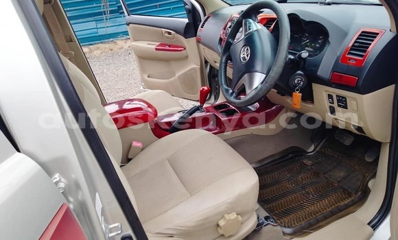 Oofamaa Toyota Hilux Other Makiinaa iti Bura keessatti Northeast Kenya keessatti Oofamaa Toyota Hilux Other Makiinaa iti Bura keessatti Northeast Kenya keessatti
