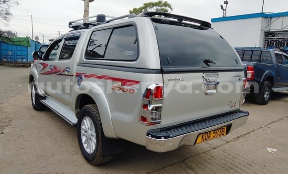 Oofamaa Toyota Hilux Other Makiinaa iti Bura keessatti Northeast Kenya keessatti Oofamaa Toyota Hilux Other Makiinaa iti Bura keessatti Northeast Kenya keessatti
