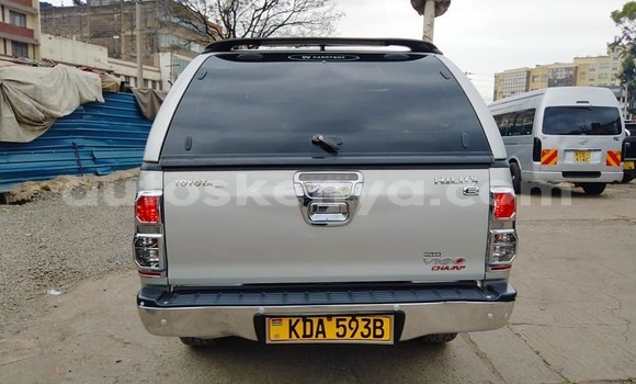 Oofamaa Toyota Hilux Other Makiinaa iti Bura keessatti Northeast Kenya keessatti Oofamaa Toyota Hilux Other Makiinaa iti Bura keessatti Northeast Kenya keessatti