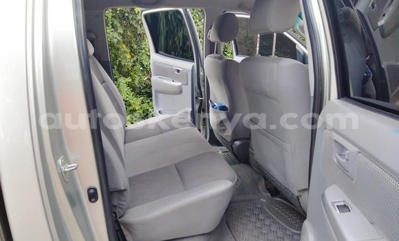 Oofamaa Toyota Hilux Other Makiinaa iti Bute keessatti Northeast Kenya keessatti Oofamaa Toyota Hilux Other Makiinaa iti Bute keessatti Northeast Kenya keessatti