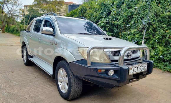 Oofamaa Toyota Hilux Other Makiinaa iti Bute keessatti Northeast Kenya keessatti Oofamaa Toyota Hilux Other Makiinaa iti Bute keessatti Northeast Kenya keessatti