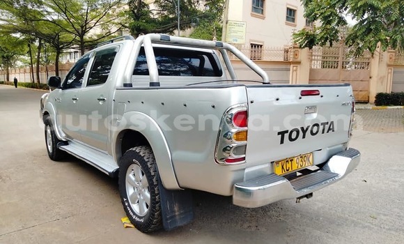 Oofamaa Toyota Hilux Other Makiinaa iti Bute keessatti Northeast Kenya keessatti Oofamaa Toyota Hilux Other Makiinaa iti Bute keessatti Northeast Kenya keessatti