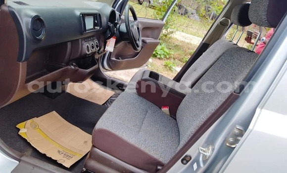 Oofamaa Toyota Passo Other Makiinaa iti Bura keessatti Northeast Kenya keessatti Oofamaa Toyota Passo Other Makiinaa iti Bura keessatti Northeast Kenya keessatti