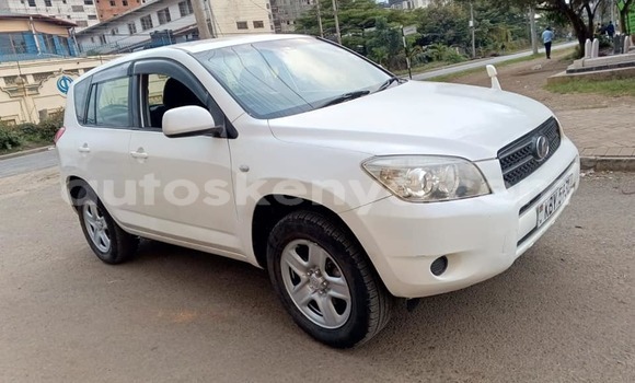 Oofamaa Toyota RAV4 White Makiinaa iti Athi River keessatti Nairobi keessatti Oofamaa Toyota RAV4 White Makiinaa iti Athi River keessatti Nairobi keessatti