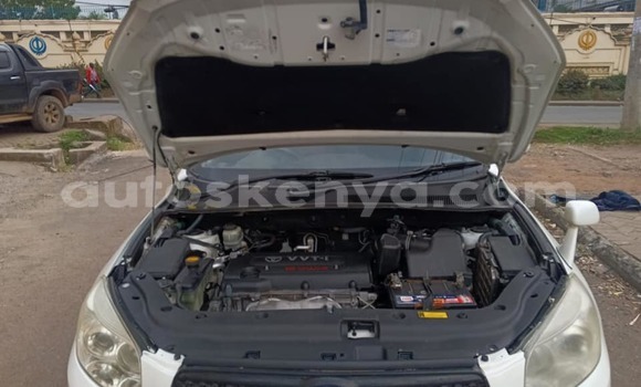 Oofamaa Toyota RAV4 White Makiinaa iti Athi River keessatti Nairobi keessatti Oofamaa Toyota RAV4 White Makiinaa iti Athi River keessatti Nairobi keessatti