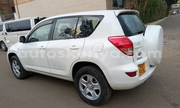 Oofamaa Toyota RAV4 White Makiinaa iti Athi River keessatti Nairobi keessatti Oofamaa Toyota RAV4 White Makiinaa iti Athi River keessatti Nairobi keessatti