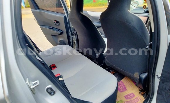 Oofamaa Toyota Vitz Other Makiinaa iti Bura keessatti Northeast Kenya keessatti Oofamaa Toyota Vitz Other Makiinaa iti Bura keessatti Northeast Kenya keessatti