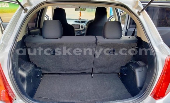 Oofamaa Toyota Vitz Other Makiinaa iti Bura keessatti Northeast Kenya keessatti Oofamaa Toyota Vitz Other Makiinaa iti Bura keessatti Northeast Kenya keessatti