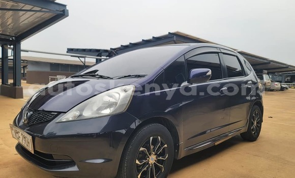 Oofamaa Honda Fit Black Makiinaa iti Habaswein keessatti Northeast Kenya keessatti