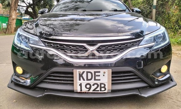 Oofamaa Toyota Mark X Black Makiinaa iti Bura keessatti Northeast Kenya keessatti