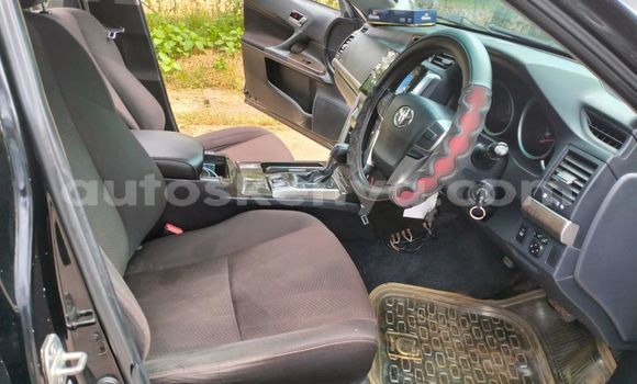 Oofamaa Toyota Mark X Black Makiinaa iti Bura keessatti Northeast Kenya keessatti Oofamaa Toyota Mark X Black Makiinaa iti Bura keessatti Northeast Kenya keessatti