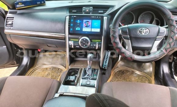 Oofamaa Toyota Mark X Black Makiinaa iti Bura keessatti Northeast Kenya keessatti Oofamaa Toyota Mark X Black Makiinaa iti Bura keessatti Northeast Kenya keessatti