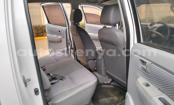 Nunua Ilio tumika Toyota Hilux Nyeupe Gari ndani ya Bungoma nchini West Kenya Nunua Ilio tumika Toyota Hilux Nyeupe Gari ndani ya Bungoma nchini West Kenya