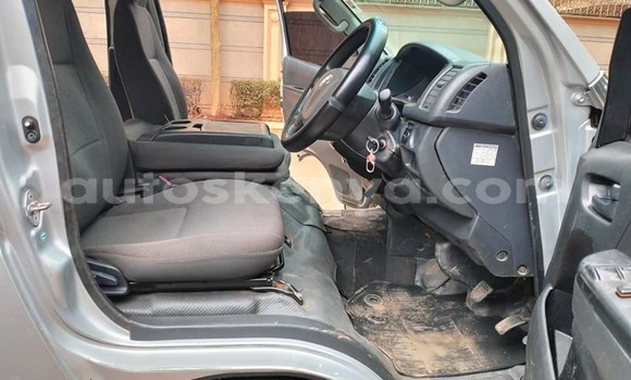 Nunua Ilio tumika Toyota Hiace Nyingine Gari ndani ya Chuka nchini Mashariki ya Kenya Nunua Ilio tumika Toyota Hiace Nyingine Gari ndani ya Chuka nchini Mashariki ya Kenya