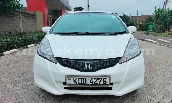 Oofamaa Honda Fit White Makiinaa iti Athi River keessatti Nairobi keessatti