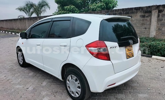 Nunua Ilio tumika Honda Fit Nyeupe Gari ndani ya Mto Athi nchini Nairobi Nunua Ilio tumika Honda Fit Nyeupe Gari ndani ya Mto Athi nchini Nairobi