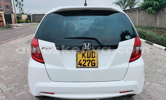 Nunua Ilio tumika Honda Fit Nyeupe Gari ndani ya Mto Athi nchini Nairobi Nunua Ilio tumika Honda Fit Nyeupe Gari ndani ya Mto Athi nchini Nairobi