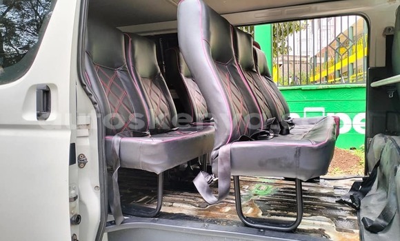 Nunua Ilio tumika Toyota Hiace Nyeupe Gari ndani ya Bute nchini Kaskazini Mashariki mwa Kenya Nunua Ilio tumika Toyota Hiace Nyeupe Gari ndani ya Bute nchini Kaskazini Mashariki mwa Kenya