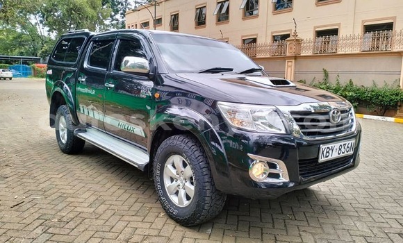Oofamaa Toyota Hilux Black Makiinaa iti Bomet keessatti Rift Valley keessatti