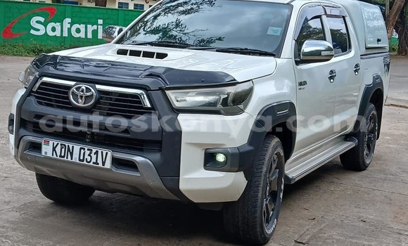 Nunua Ilio tumika Toyota Hilux Nyeupe Gari ndani ya Bura nchini Kaskazini Mashariki mwa Kenya Nunua Ilio tumika Toyota Hilux Nyeupe Gari ndani ya Bura nchini Kaskazini Mashariki mwa Kenya