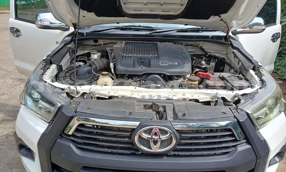 Nunua Ilio tumika Toyota Hilux Nyeupe Gari ndani ya Bura nchini Kaskazini Mashariki mwa Kenya Nunua Ilio tumika Toyota Hilux Nyeupe Gari ndani ya Bura nchini Kaskazini Mashariki mwa Kenya