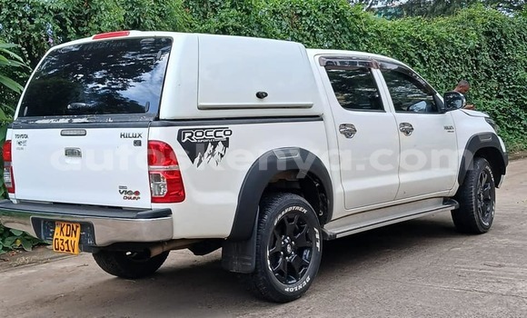 Nunua Ilio tumika Toyota Hilux Nyeupe Gari ndani ya Bura nchini Kaskazini Mashariki mwa Kenya Nunua Ilio tumika Toyota Hilux Nyeupe Gari ndani ya Bura nchini Kaskazini Mashariki mwa Kenya