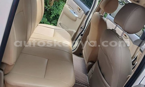 Nunua Ilio tumika Toyota Hilux Nyeupe Gari ndani ya Bura nchini Kaskazini Mashariki mwa Kenya Nunua Ilio tumika Toyota Hilux Nyeupe Gari ndani ya Bura nchini Kaskazini Mashariki mwa Kenya