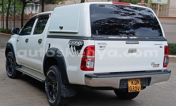 Nunua Ilio tumika Toyota Hilux Nyeupe Gari ndani ya Bura nchini Kaskazini Mashariki mwa Kenya Nunua Ilio tumika Toyota Hilux Nyeupe Gari ndani ya Bura nchini Kaskazini Mashariki mwa Kenya