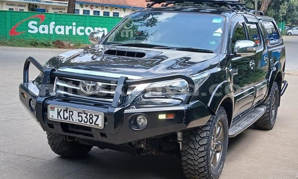 Oofamaa Toyota Hilux Black Makiinaa iti Eldoret keessatti Rift Valley keessatti