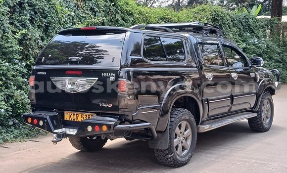 Nunua Ilio tumika Toyota Hilux Nyeusi Gari ndani ya Eldoret nchini Bonde la Ufafanuzi Nunua Ilio tumika Toyota Hilux Nyeusi Gari ndani ya Eldoret nchini Bonde la Ufafanuzi