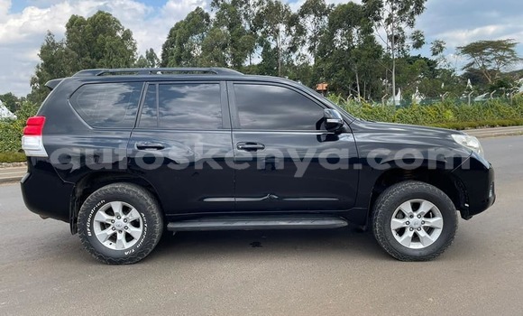 Nunua Ilio tumika Toyota Prado Nyeusi Gari ndani ya Chuka nchini Mashariki ya Kenya