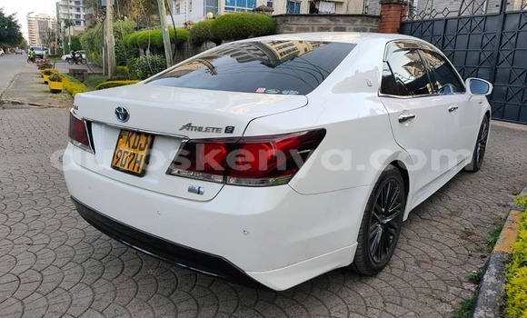 Oofamaa Toyota Crown White Makiinaa iti Busia keessatti West Kenya keessatti Oofamaa Toyota Crown White Makiinaa iti Busia keessatti West Kenya keessatti