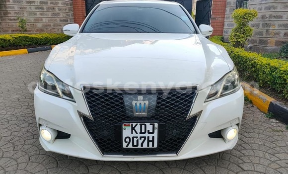 Oofamaa Toyota Crown White Makiinaa iti Busia keessatti West Kenya keessatti Oofamaa Toyota Crown White Makiinaa iti Busia keessatti West Kenya keessatti