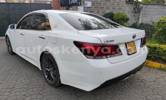 Oofamaa Toyota Crown White Makiinaa iti Busia keessatti West Kenya keessatti Oofamaa Toyota Crown White Makiinaa iti Busia keessatti West Kenya keessatti