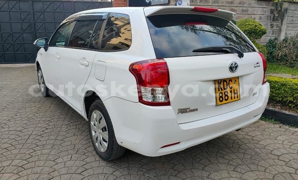 Oofamaa Toyota Fielder White Makiinaa iti Changamwe keessatti Coast keessatti Oofamaa Toyota Fielder White Makiinaa iti Changamwe keessatti Coast keessatti