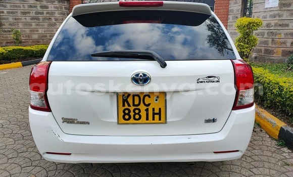 Oofamaa Toyota Fielder White Makiinaa iti Changamwe keessatti Coast keessatti Oofamaa Toyota Fielder White Makiinaa iti Changamwe keessatti Coast keessatti