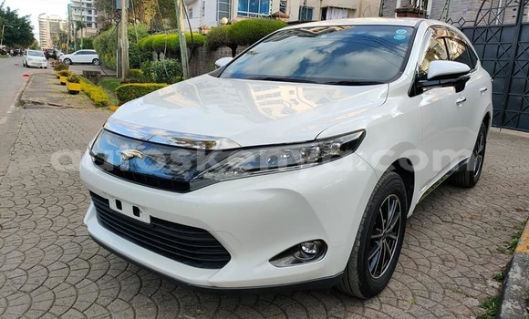 Oofamaa Toyota Harrier White Makiinaa iti Busia keessatti West Kenya keessatti Oofamaa Toyota Harrier White Makiinaa iti Busia keessatti West Kenya keessatti