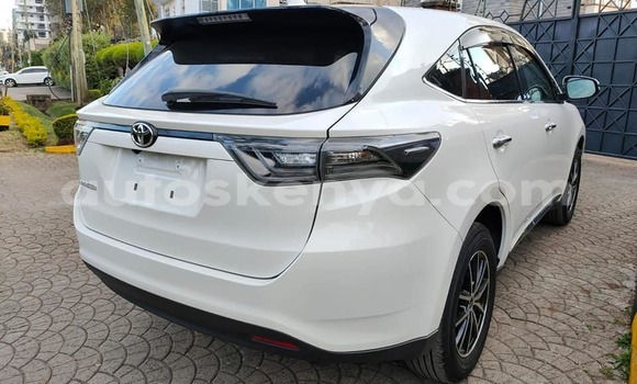 Oofamaa Toyota Harrier White Makiinaa iti Busia keessatti West Kenya keessatti Oofamaa Toyota Harrier White Makiinaa iti Busia keessatti West Kenya keessatti