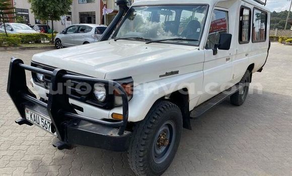 Oofamaa Toyota Land Cruiser White Makiinaa iti Machakos keessatti Nairobi keessatti Oofamaa Toyota Land Cruiser White Makiinaa iti Machakos keessatti Nairobi keessatti