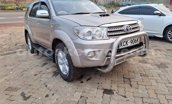 Oofamaa Toyota Fortuner Other Makiinaa iti Nairobi keessatti Nairobi keessatti