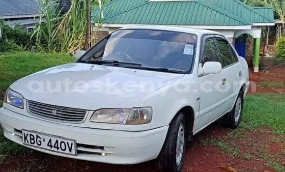 Oofamaa Toyota Corolla White Makiinaa iti Machakos keessatti Nairobi keessatti