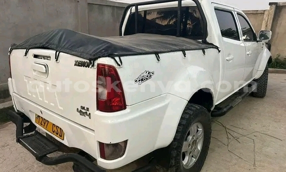 Buy Used Toyota Hilux White Car in Chuka in East Kenya Buy Used Toyota Hilux White Car in Chuka in East Kenya