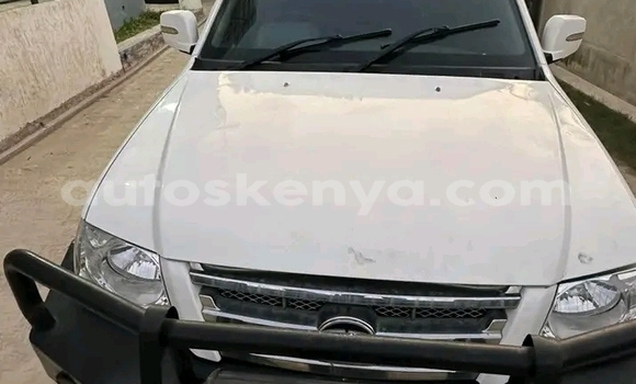 Buy Used Toyota Hilux White Car in Chuka in East Kenya Buy Used Toyota Hilux White Car in Chuka in East Kenya