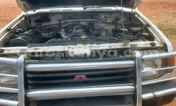 Buy Used Mitsubishi Pajero White Car in Kakamega in West Kenya Buy Used Mitsubishi Pajero White Car in Kakamega in West Kenya