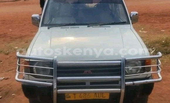 Buy Used Mitsubishi Pajero White Car in Kakamega in West Kenya Buy Used Mitsubishi Pajero White Car in Kakamega in West Kenya