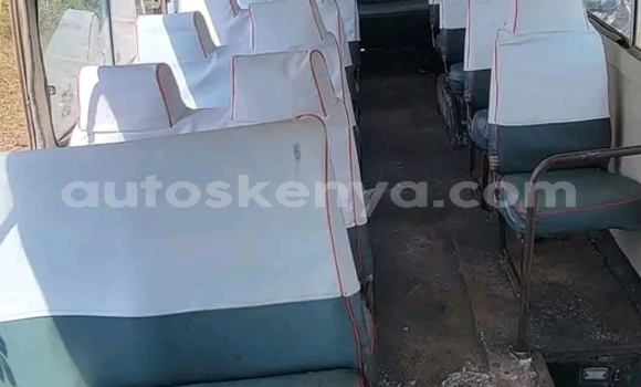 Oofamaa Toyota Coaster Other Makiinaa iti Changamwe keessatti Coast keessatti