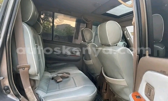 Oofamaa Toyota Prado Other Makiinaa iti Changamwe keessatti Coast keessatti