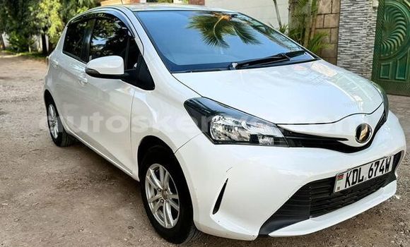 Oofamaa Toyota Vitz White Makiinaa iti Machakos keessatti Nairobi keessatti