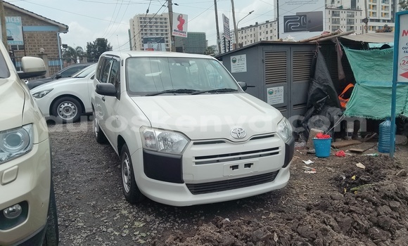 Nunua Mpya Toyota Probox Nyeupe Gari ndani ya Nairobi nchini Nairobi
