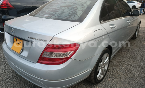 Nunua Ilio tumika Mercedes-Benz C250 coupe Fedha Gari ndani ya Nairobi nchini Nairobi Nunua Ilio tumika Mercedes-Benz C250 coupe Fedha Gari ndani ya Nairobi nchini Nairobi